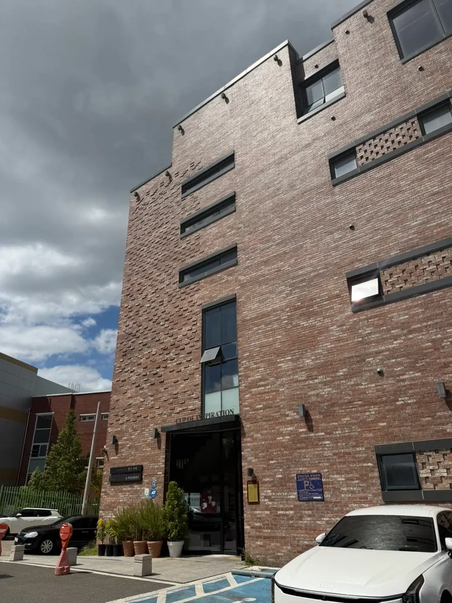 Exterior view of Hands Coffee Dongchon Resort Branch