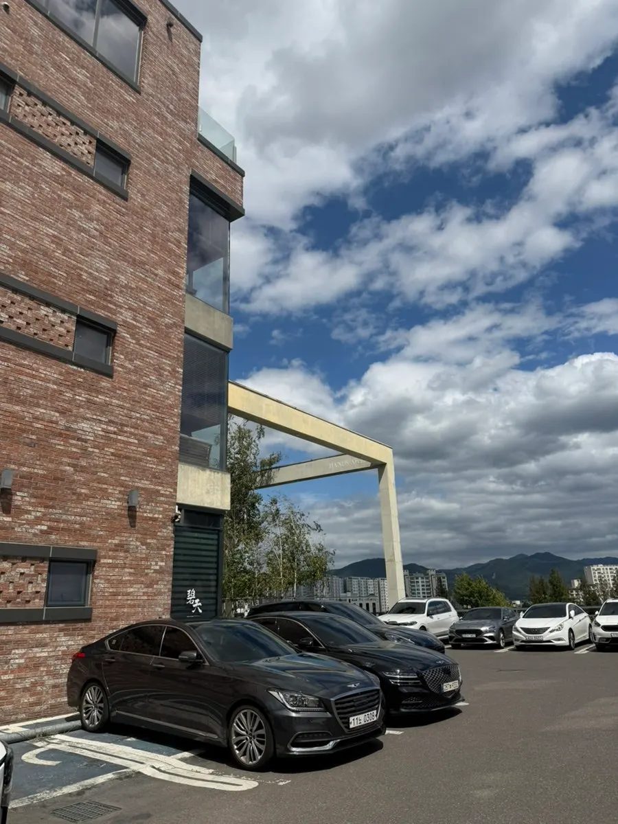 Exterior of the large café building divided into multiple floors