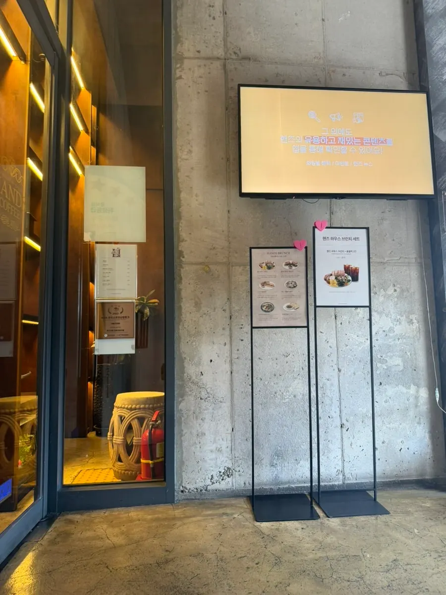 Private parking space in front of the store