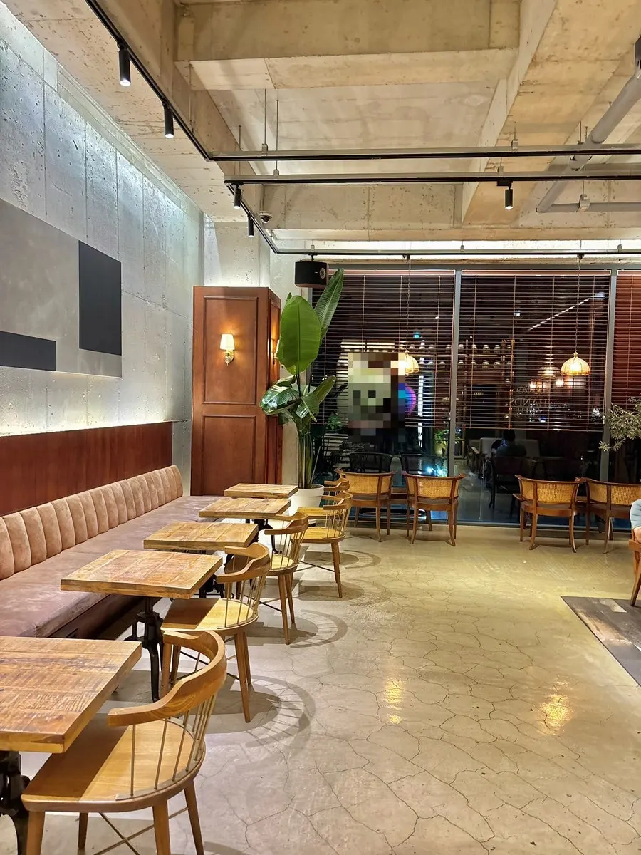 Spacious 2nd floor area of Hands Coffee Dongchon Resort Branch