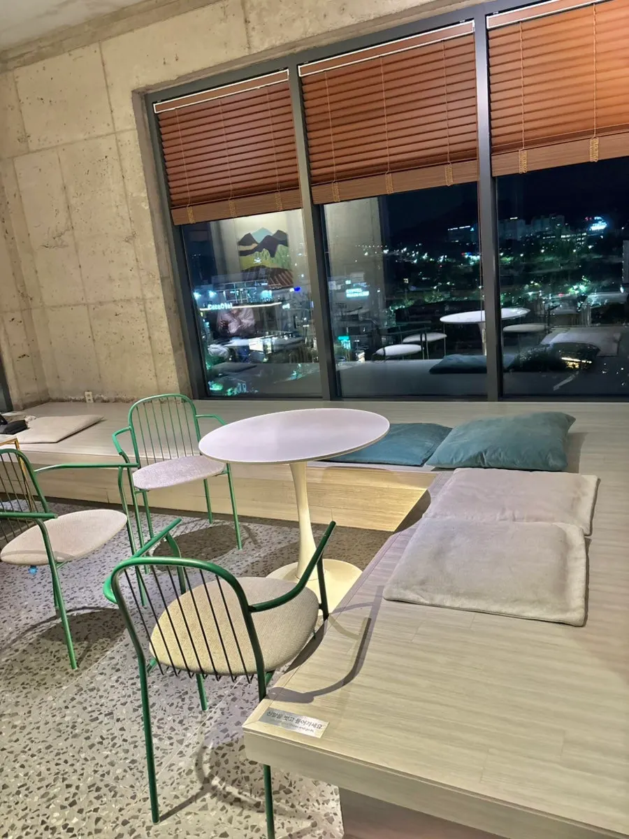 Spacious, comfortable interior mood on the 4th floor