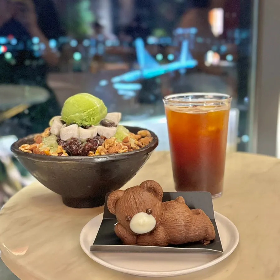 Iced americano and dessert enjoyed by the window