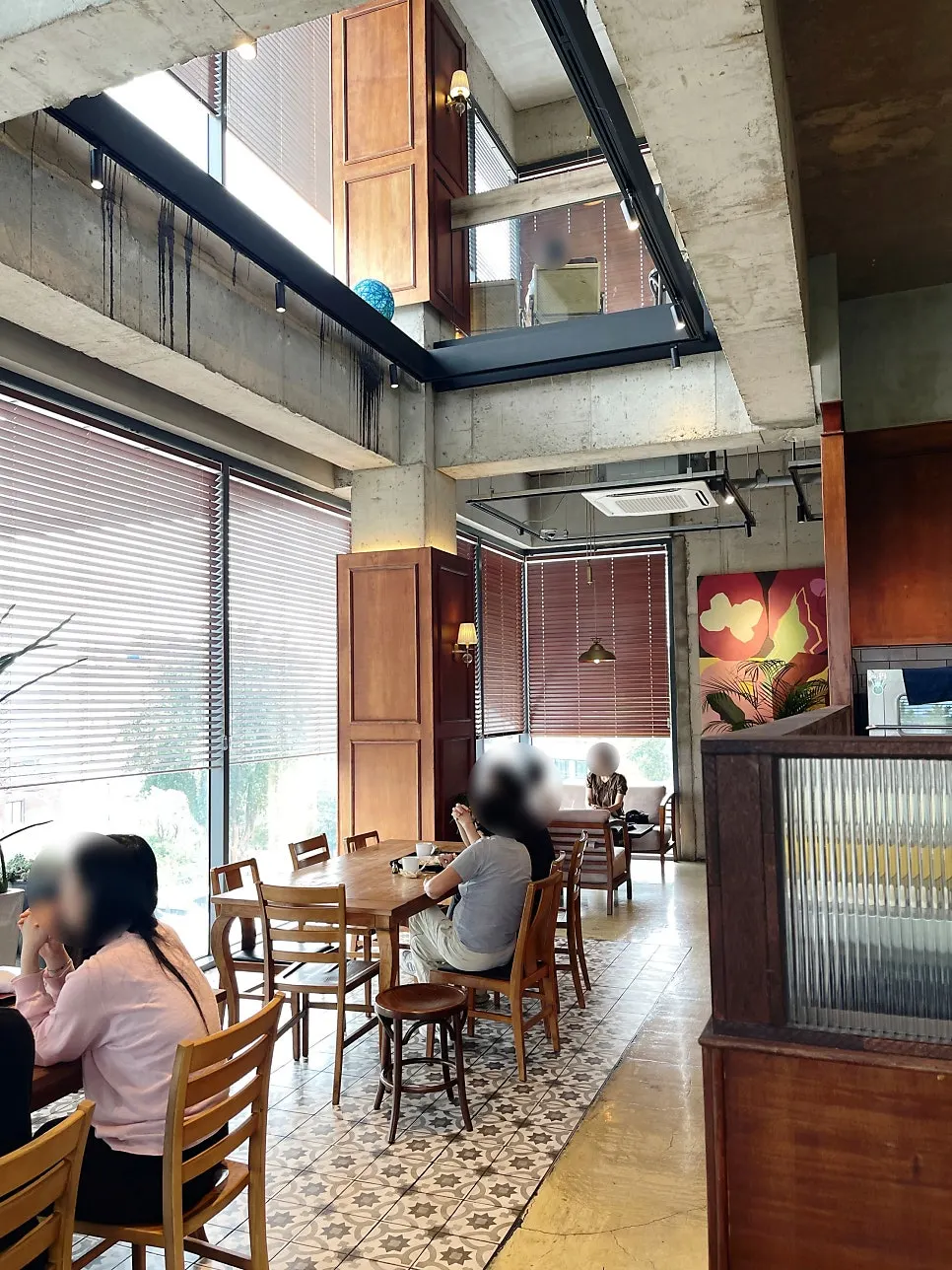 핸즈커피 동촌유원지점 층별 카페 좌석