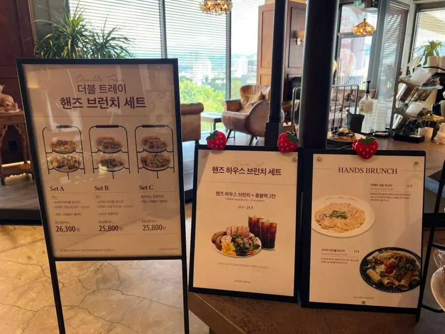 카페 주문 카운터 주변 모습