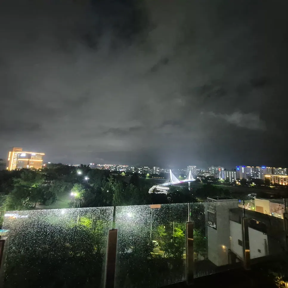 Night view of the Geumho River from the 4th floor