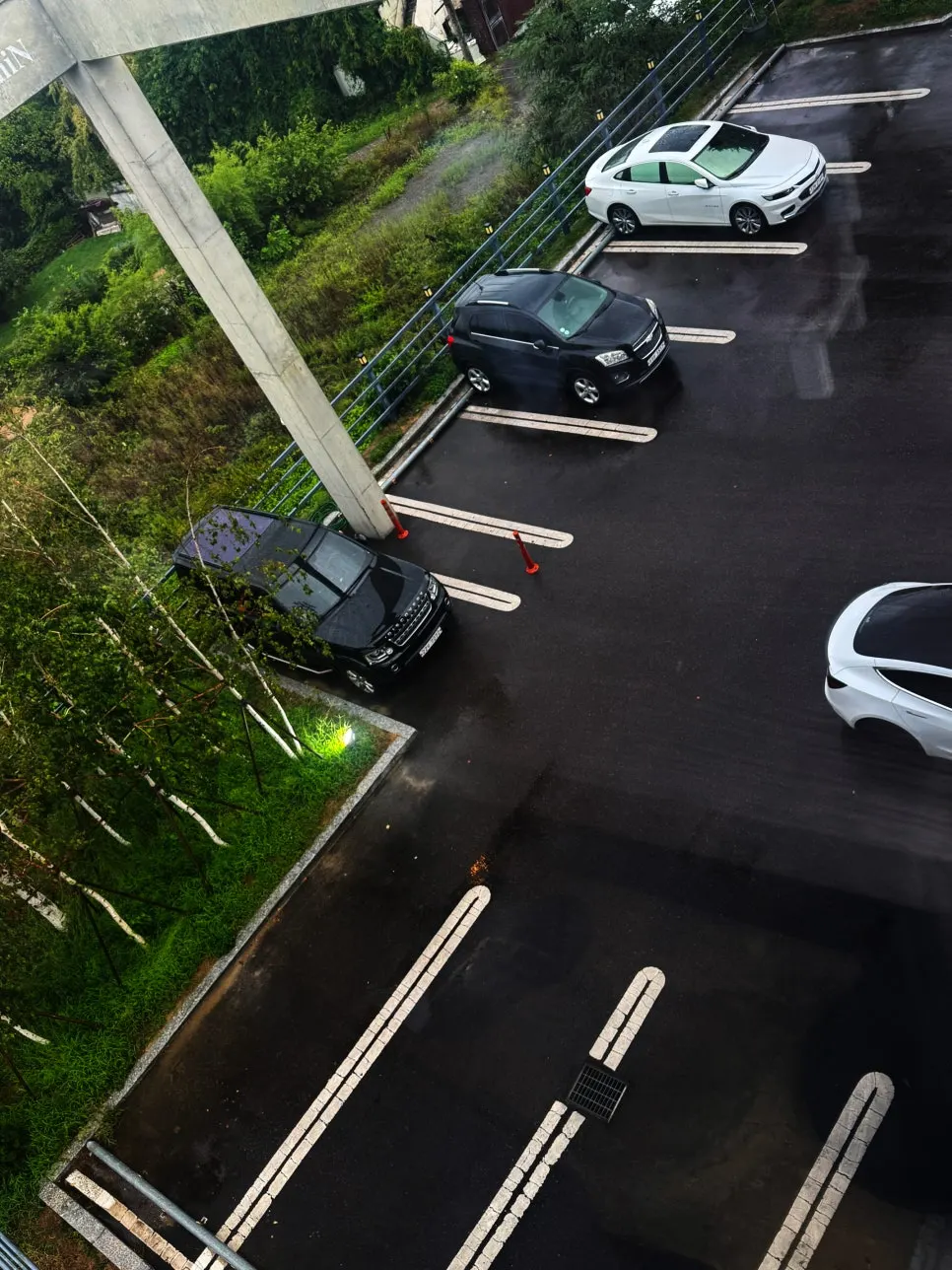 Parking space inside the Hands Coffee Dongchon Resort Branch building