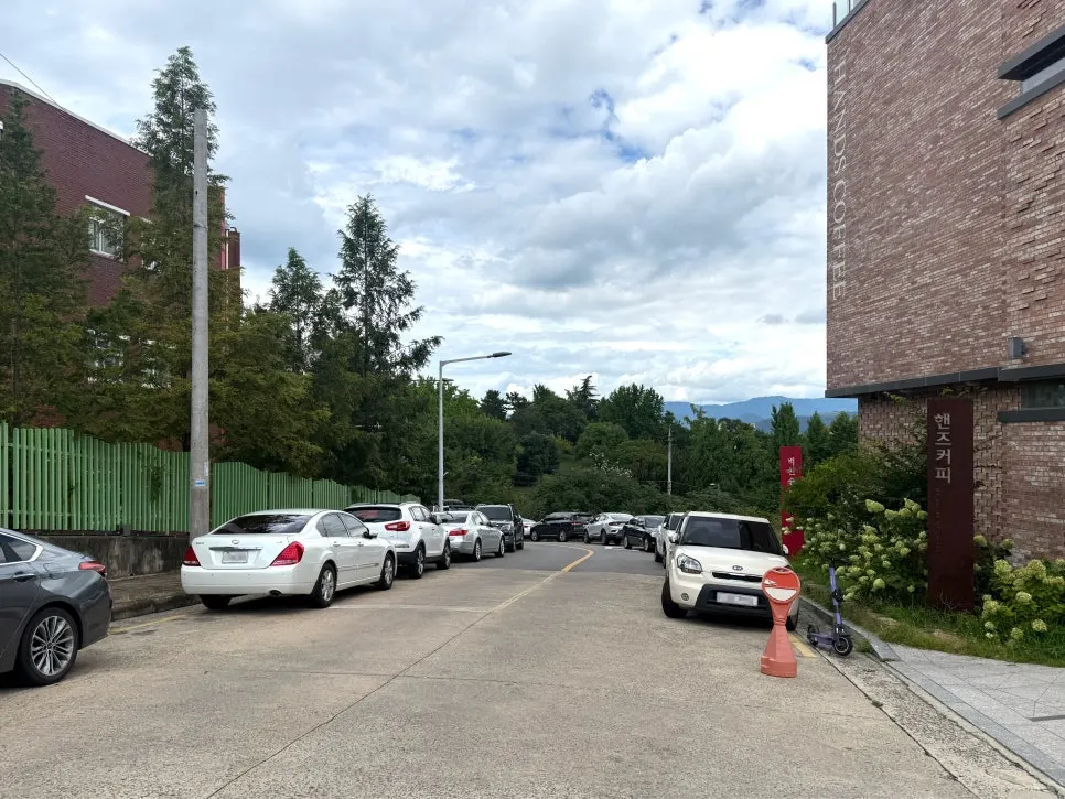 Exterior of the Hands Coffee building on the Dongchon Resort hill