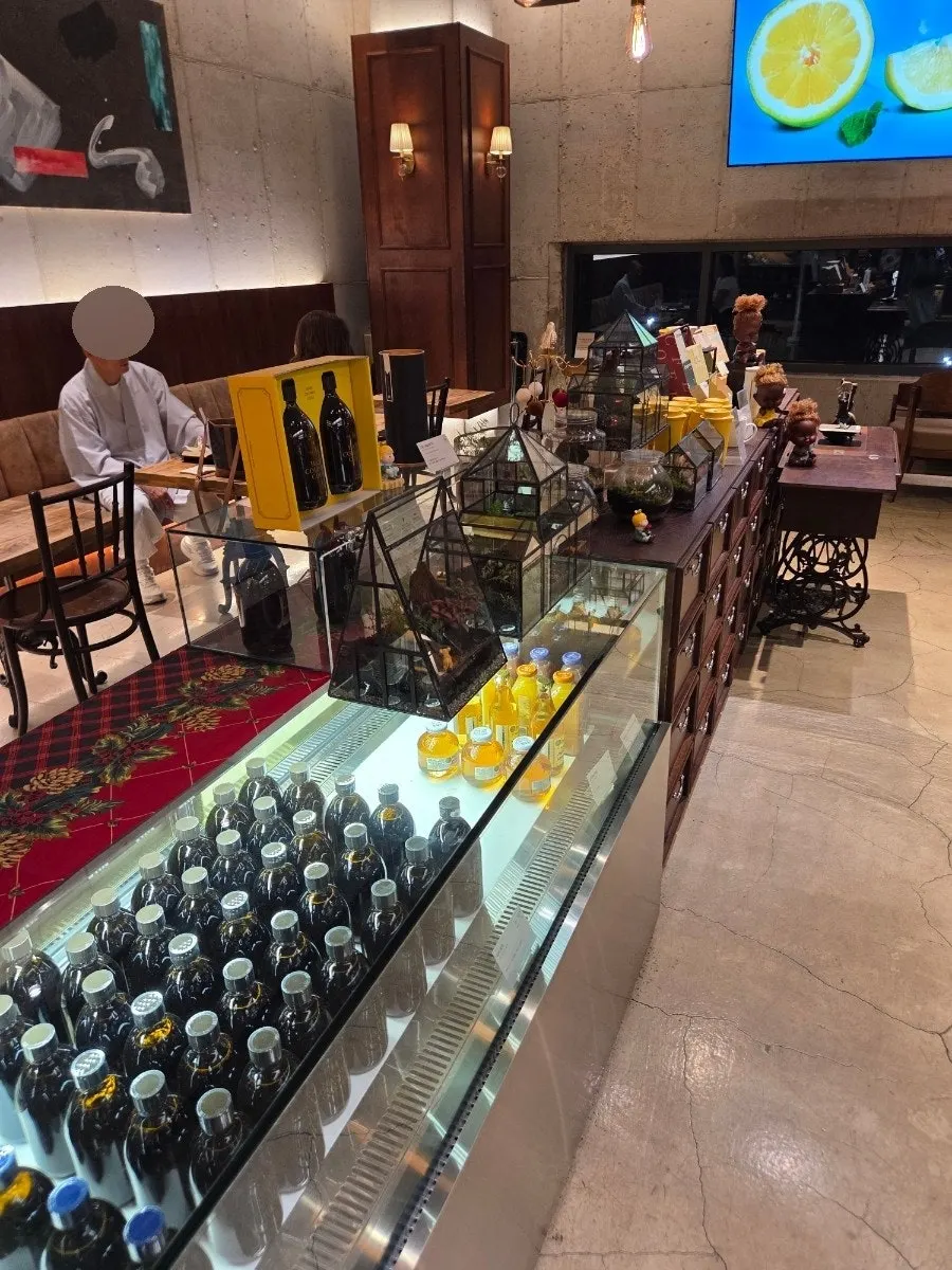 2nd-floor order counter at Hands Coffee Dongchon Resort Branch