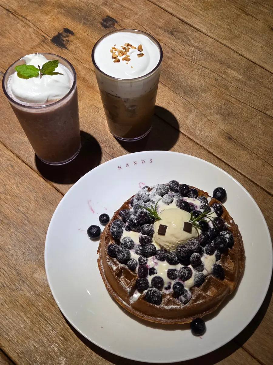 Waffle and three drinks placed on the floor seating table