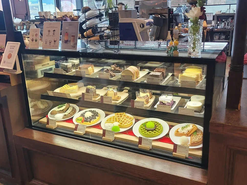 2nd-floor ordering counter and kiosk