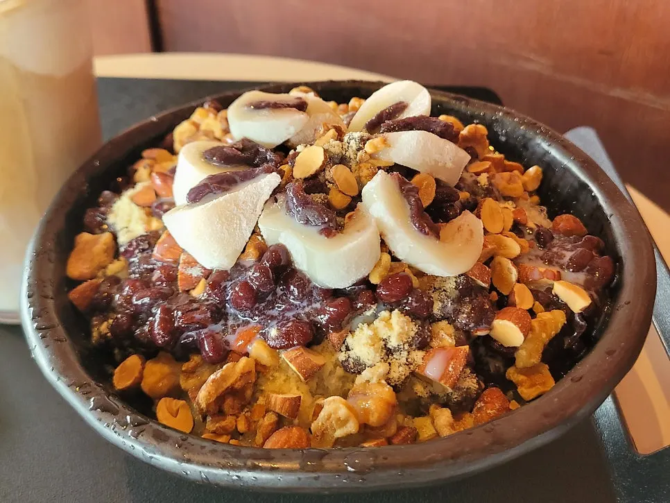 A generous serving of old-style patbingsu