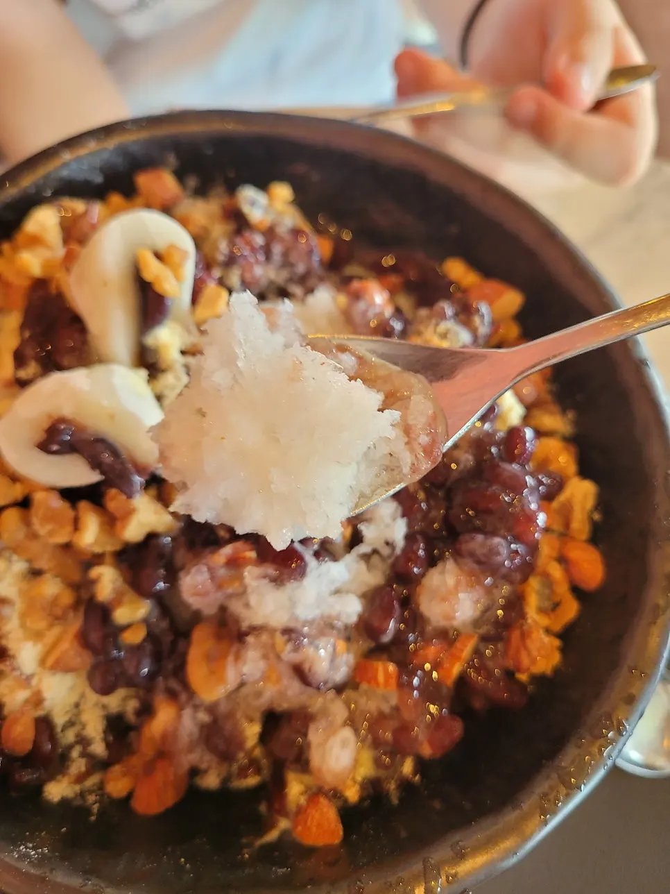 Old-style patbingsu topped with rice cake and nuts