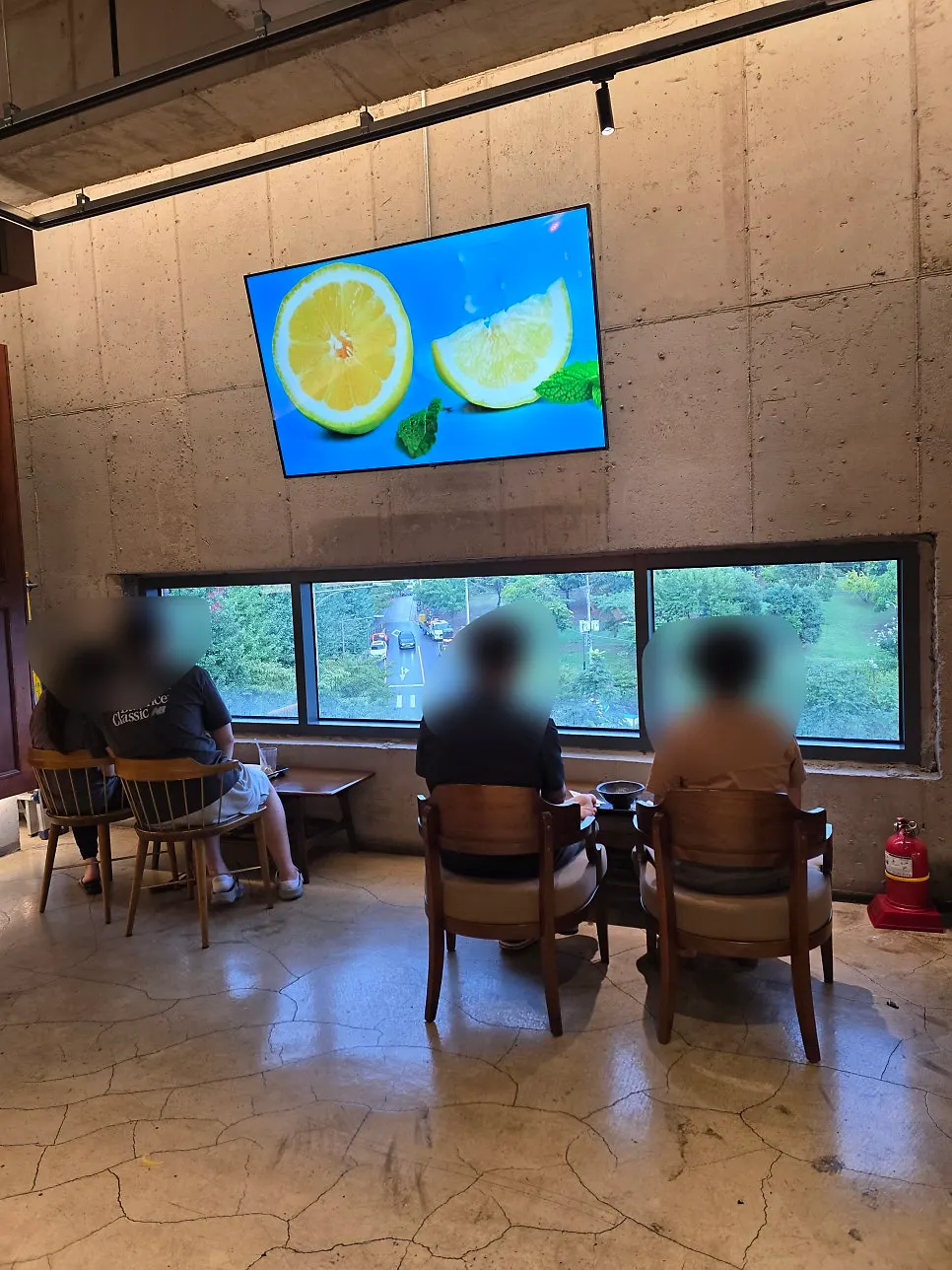 핸즈커피 동촌유원지점 2층 내부 좌석