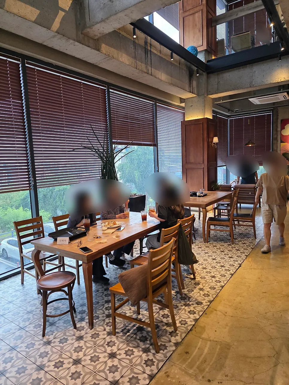 동촌유원지 숲뷰가 보이는 2층 자리