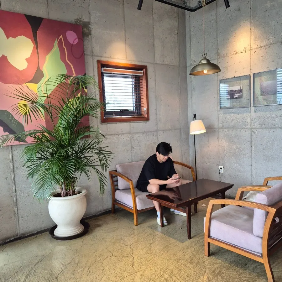 Café seating with an antique atmosphere