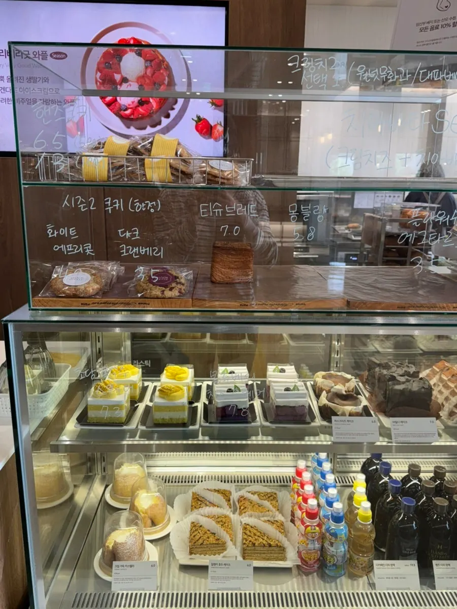 Microwave for warming baby food at the café