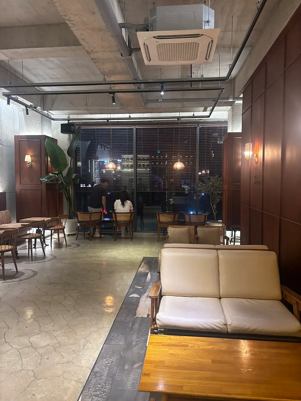 Lighting between the buildings of Hands Coffee Dongchon Resort Branch