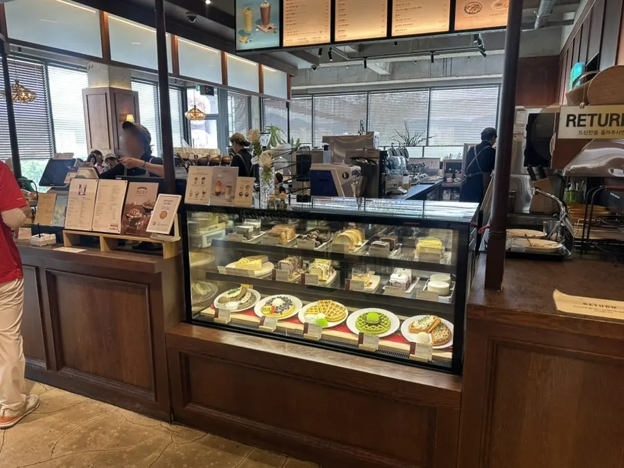 Cake selection area at Hands Coffee Dongchon Resort Branch