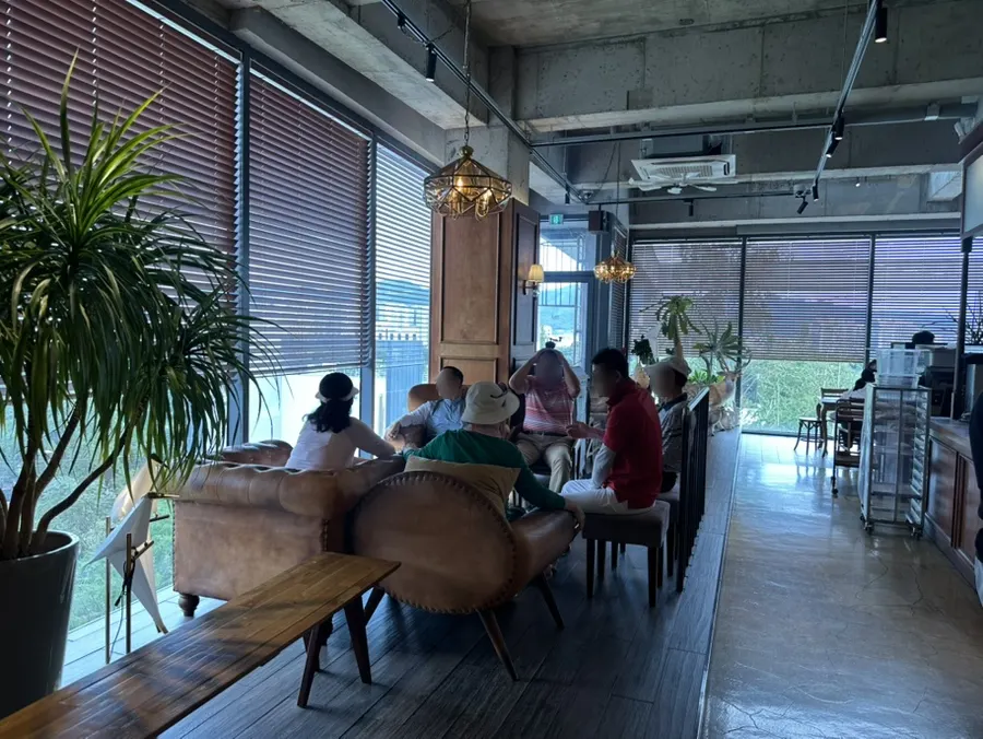 Spacious seating at Hands Coffee Dongchon Resort Branch
