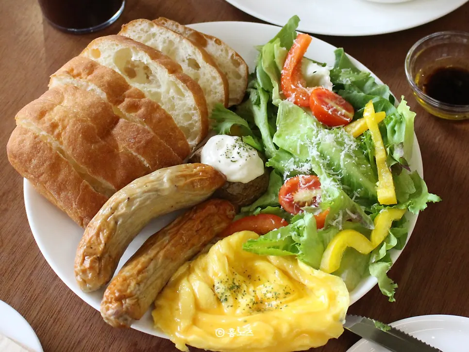 ハンズコーヒーで一緒に食べたマッシュルームスープとチャバタ