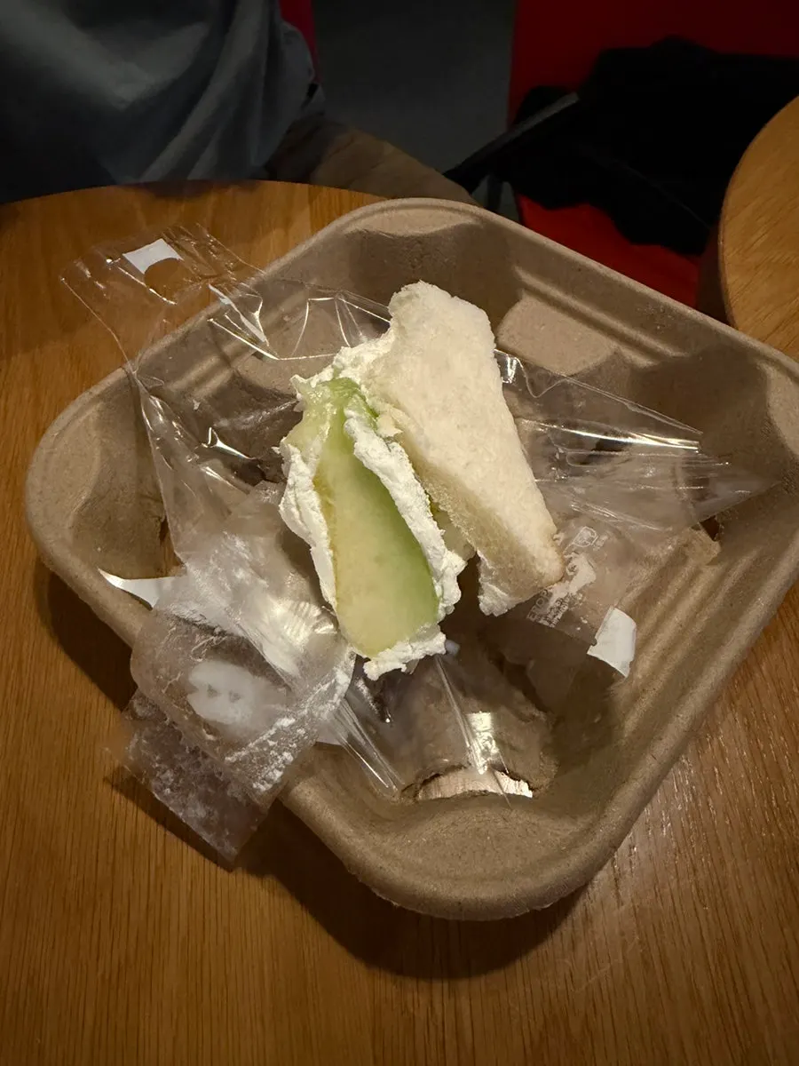 点单的甜瓜三明治甜品摆盘