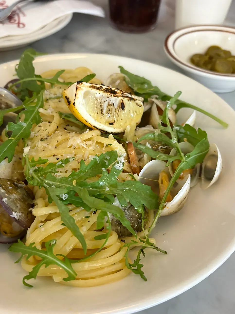 Vongole pasta served with lemon