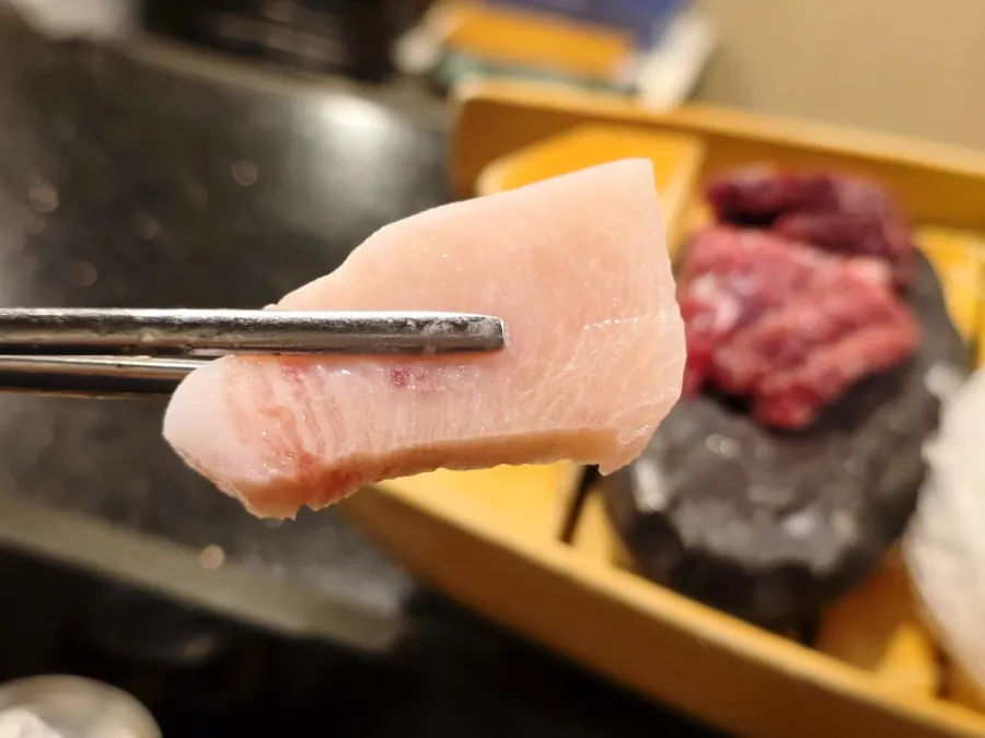 Tuna sashimi dipped in wasabi and vinegar-chili sauce