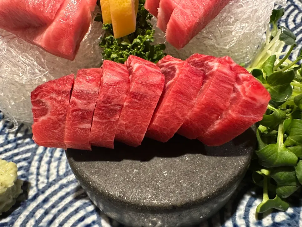 Thickly sliced red tuna flesh