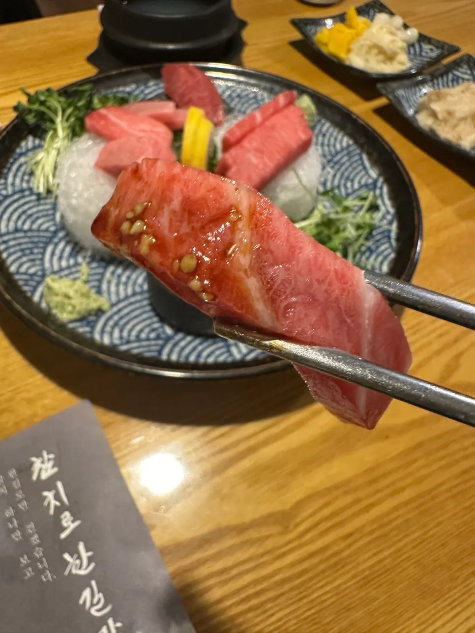 Tuna sashimi dipped in sesame oil sauce