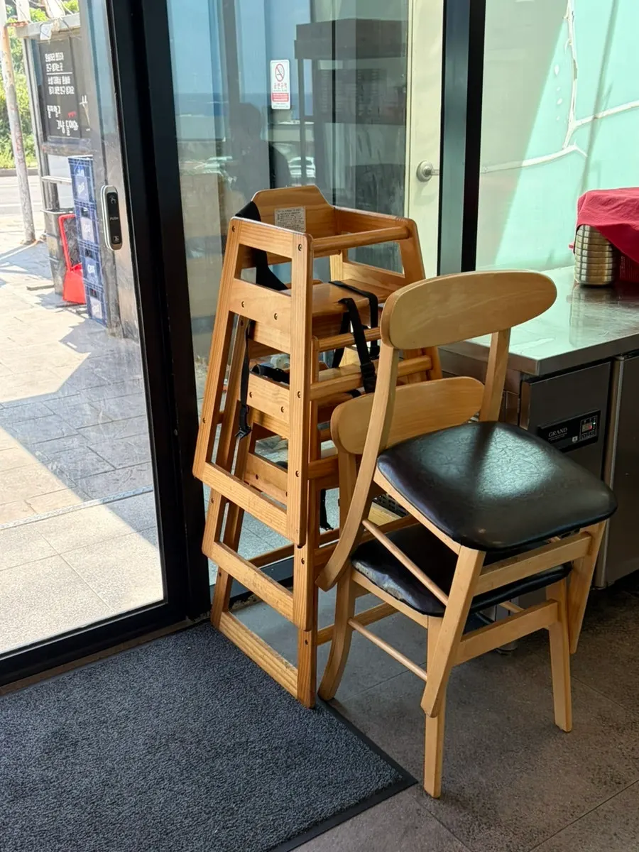 Corner of the restaurant set up with baby chairs and baby tableware
