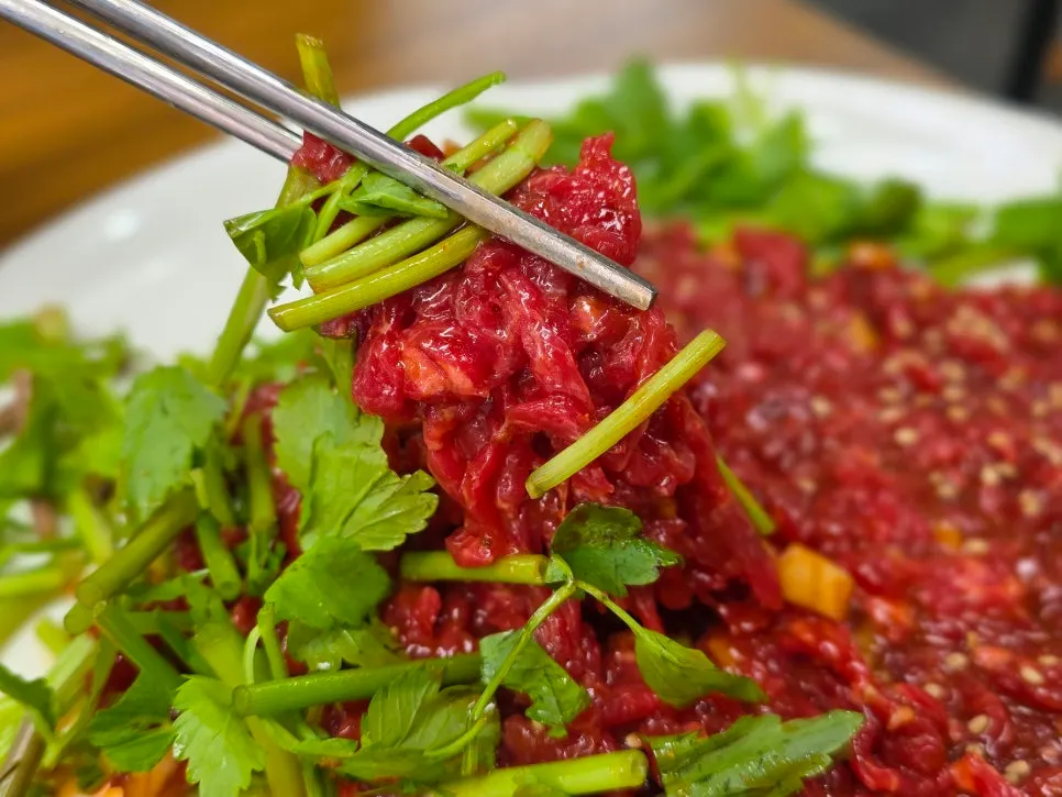 A plate of Hanjaechon's beef tartare