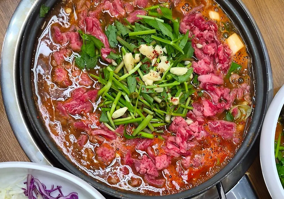 한우 소갈비살 찌개 1인상 차림
