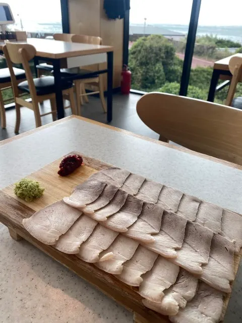 A plate of thinly sliced dombe naengsuyuk