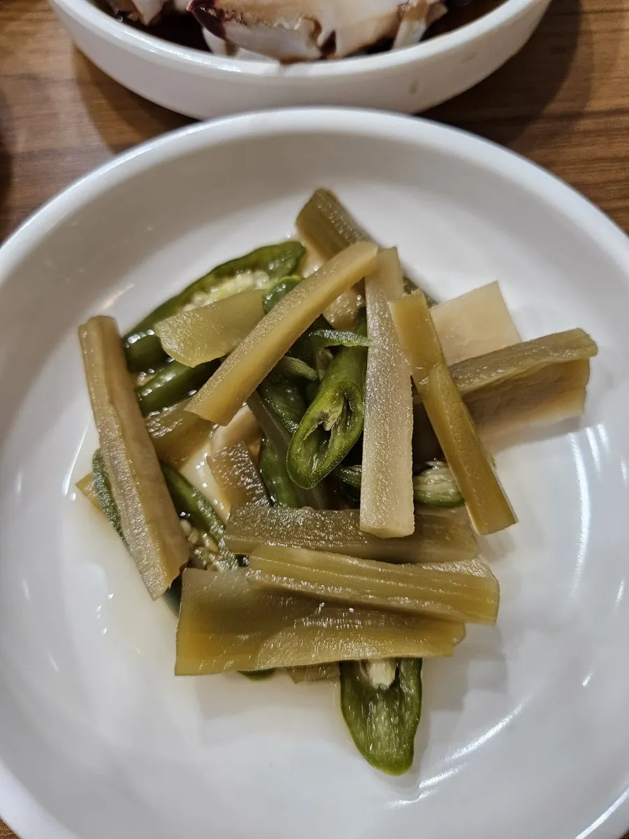 횟집 기본 차림 밑반찬 한 접시