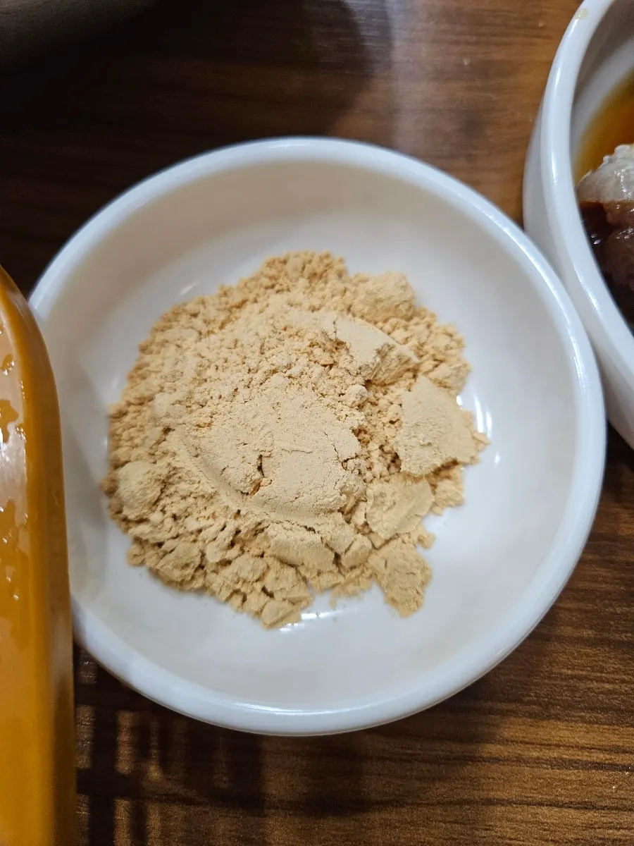테이블에 깔린 기본 차림 전체