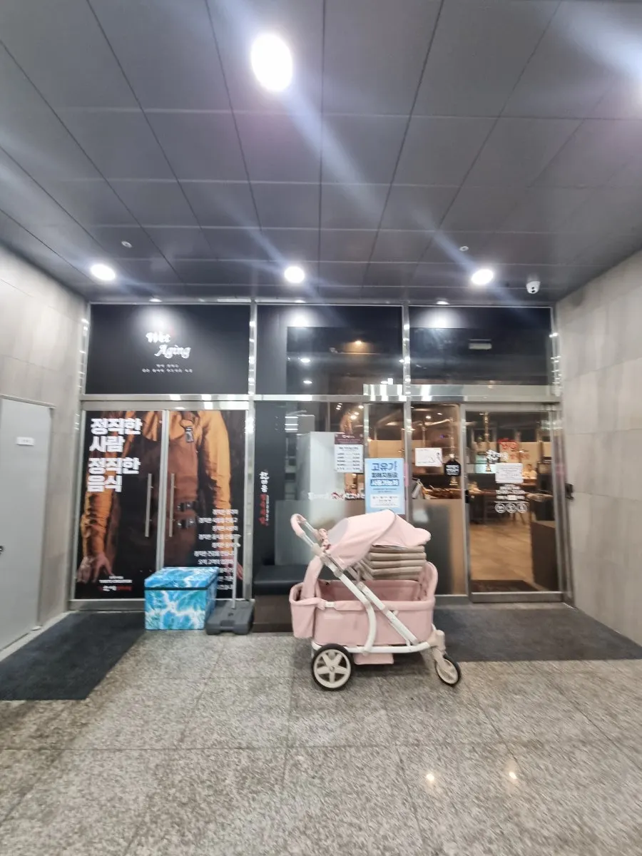 한마음정육식당 대전둔곡점 매장 앞 넓은 공간