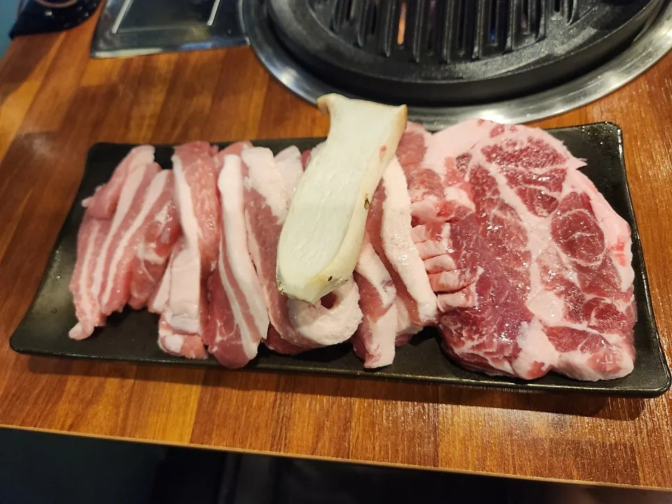Thickly sliced aged pork belly