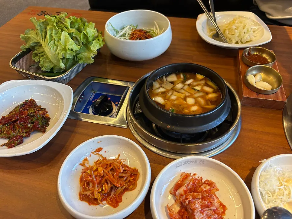 Table set with side dishes from the self-serve bar