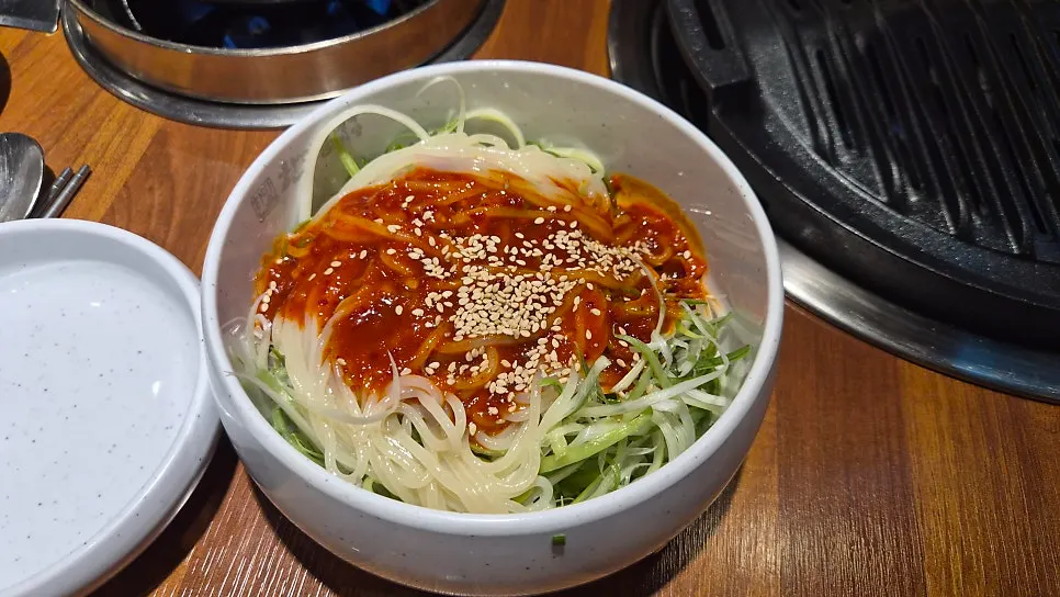 Scallion shreds side dish with jolmyeon noodles