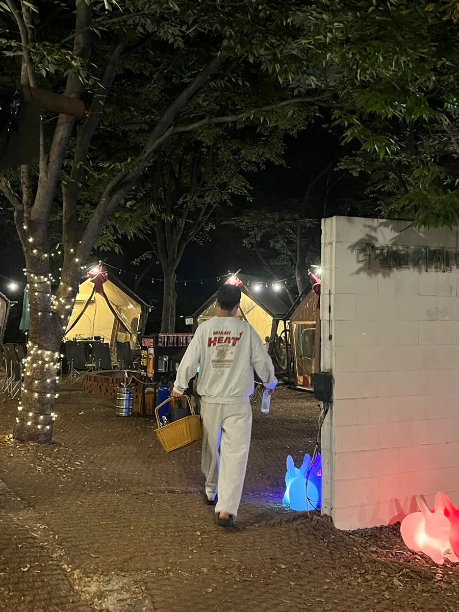 Heading back to the tent with tableware and drinks