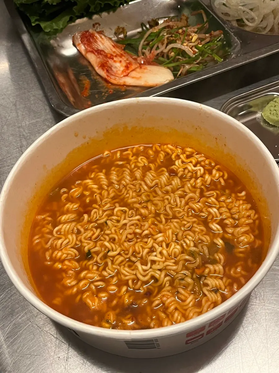 Hangang ramyeon simmered and brought to the table