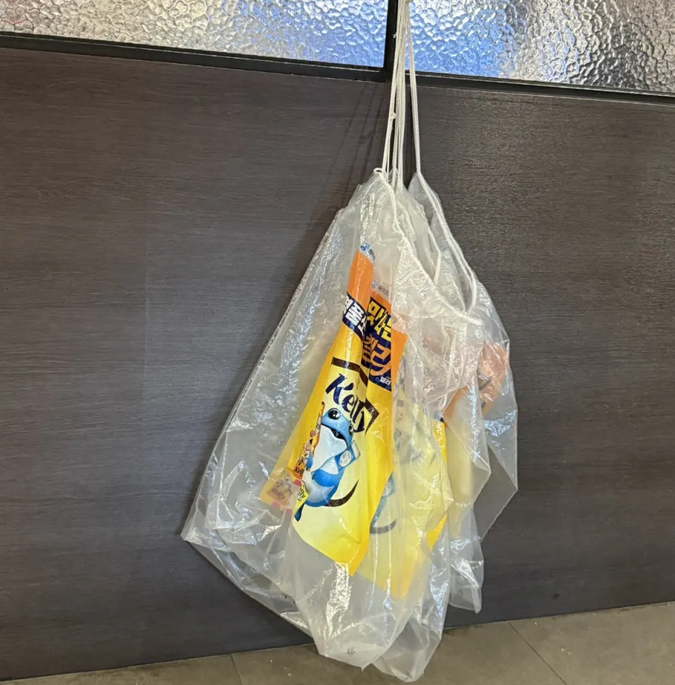 Self-serve corner for side dishes