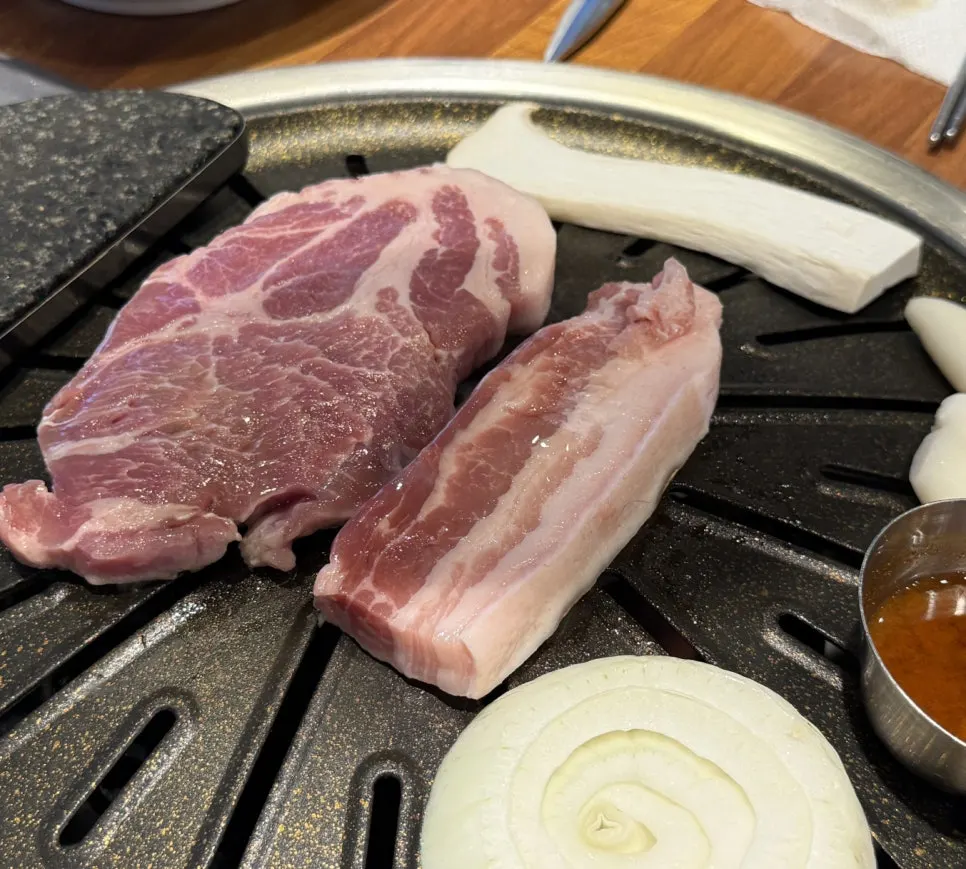 Five cuts of pork half-pig on the grill