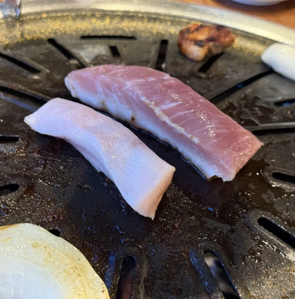 A grilled piece of mokjisal