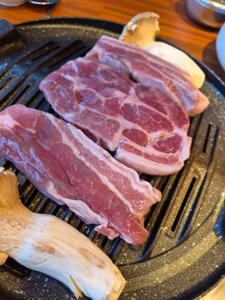 Aged five-layer pork belly on the grill