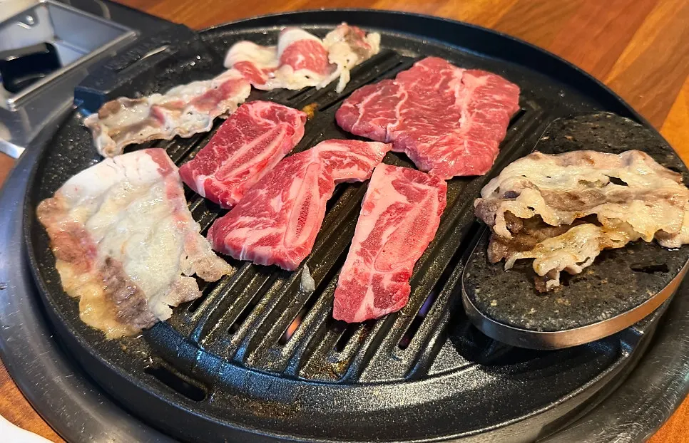 소고기 한 마리 600g 4부위 접시