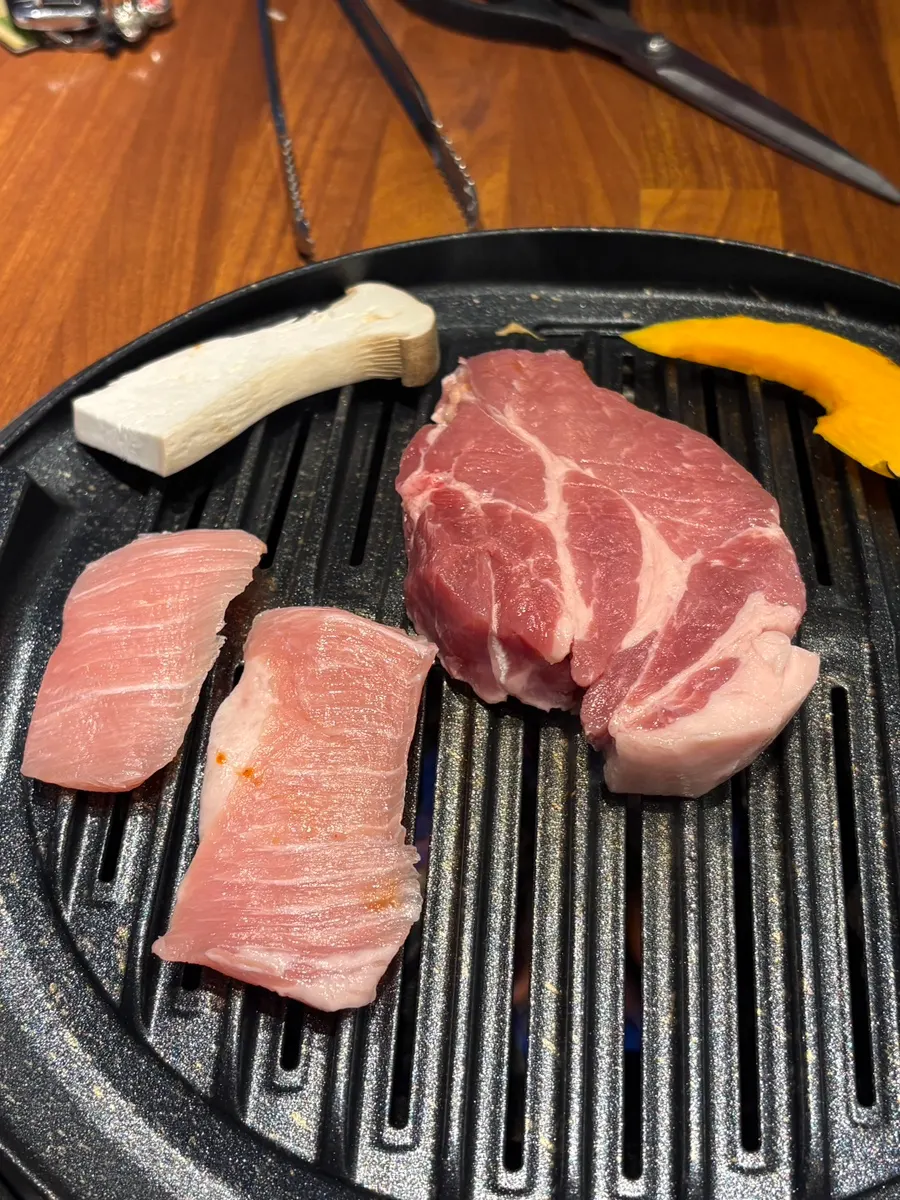 Aged pork bo-ssam platter, 5 cuts, kids' playroom: Cheonan BBQ restaurant