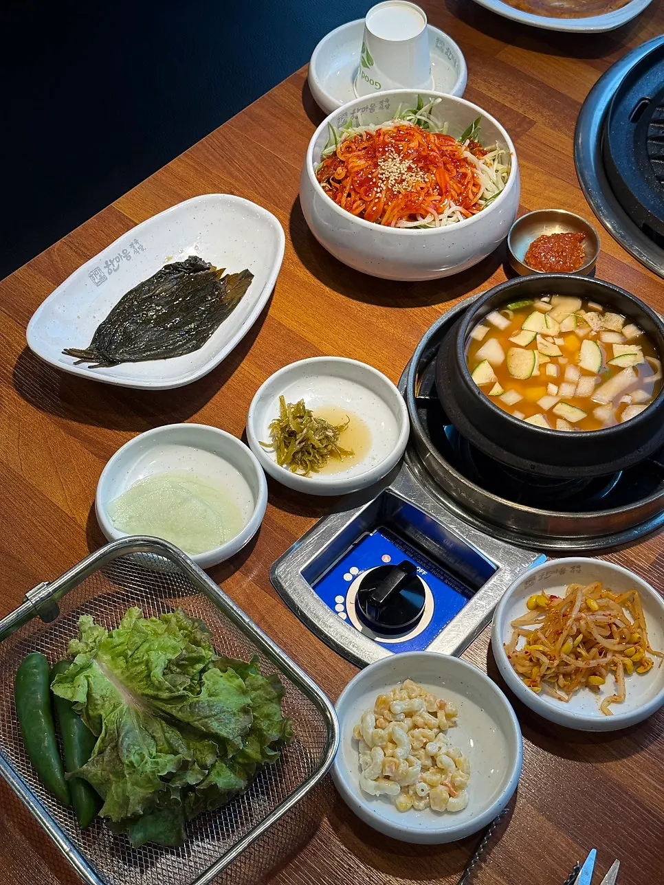 Basic side dishes served alongside the meat