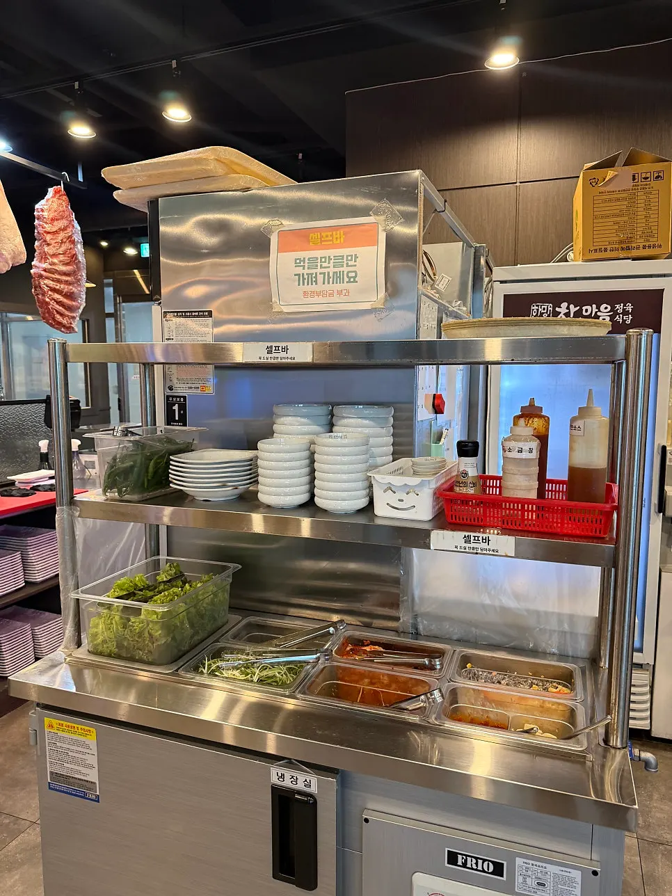 Self-serve side dish bar for refills