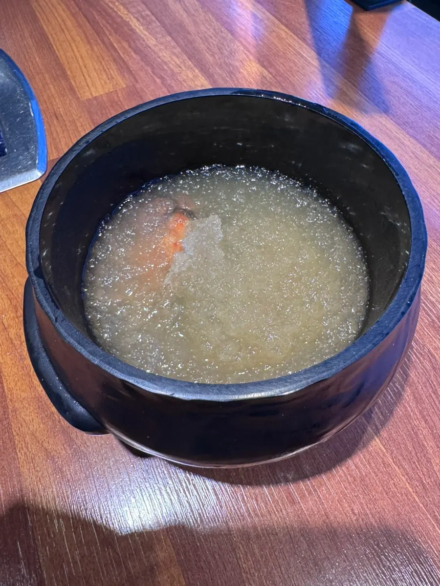 정갈하게 깔린 기본찬 상차림